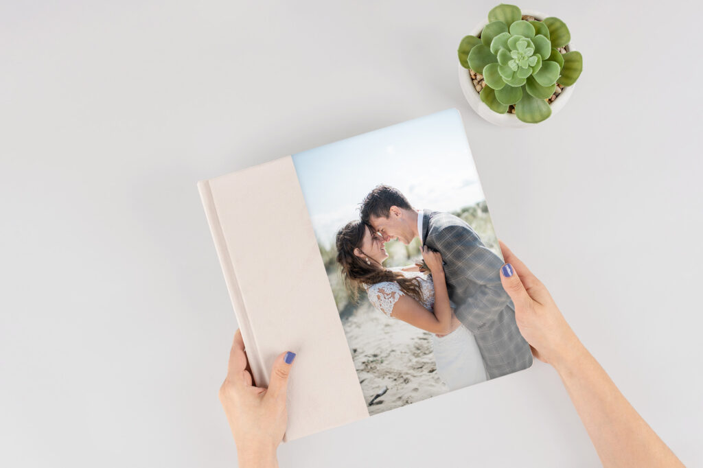 Trouwalbum door Puur Geluk Fotografie, trouwfotograaf in Zeeland, Brabant en omstreken.